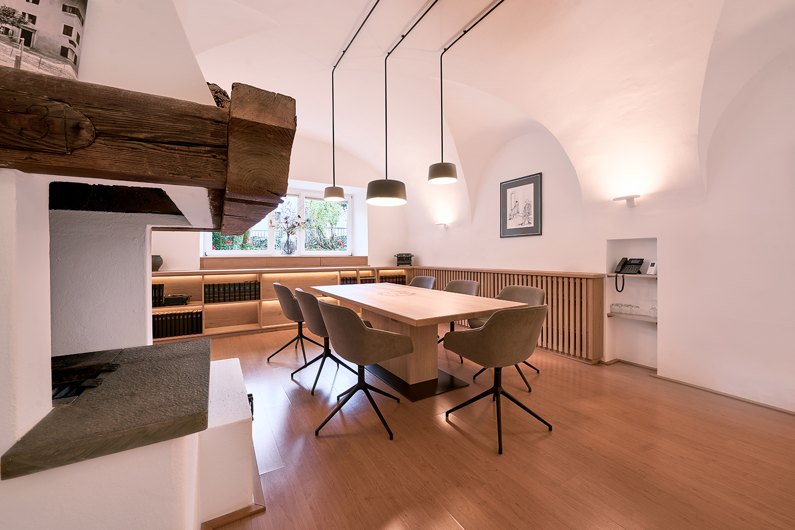 Büroschrank mit Büchern